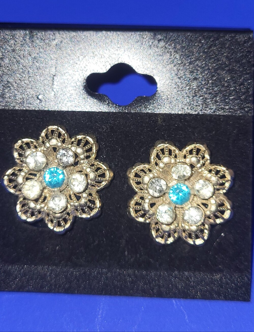 Vintage Blue and Clear Rhinestone Flower Screwback Earrings Silvertone Filigree